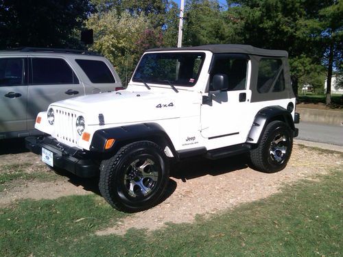 JEEP Wrangler 2003 White 4x4 a/c cruise 4.0L NEW tires&wheels NEW top full doors, image 1