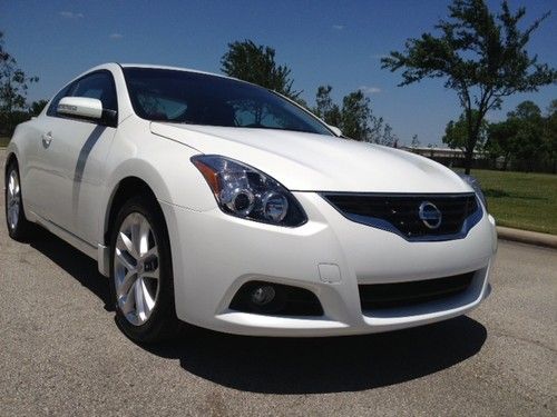 2012 nissan altima 3.5 sr. 6-speed manual. 15k miles. red leather free shipping