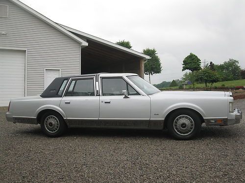 1985 lincoln town car, very nice, garage kept, restored to new!!