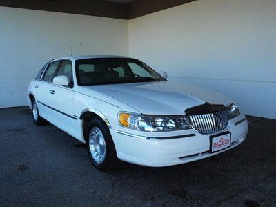 19980 lincoln town car executive 4.6l v8 what a car, so much comfort!