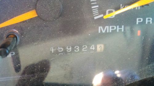 1999 chevy tahoe 159,324 miles have key  no start motor locked rear window out
