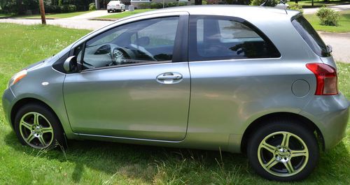 2007 toyota yaris silver 2 door hatchback window tint rims spoiler low miles!!!