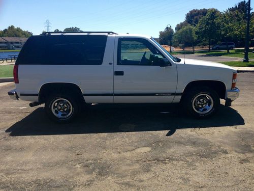 Sell Used Rare 1999 Chevrolet Tahoe Ls 2 Door 2wd Blue