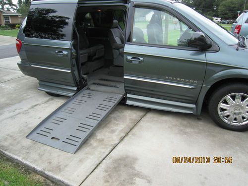Chrysler town&amp; country limited handicap wheelchair accessible mini van side ramp
