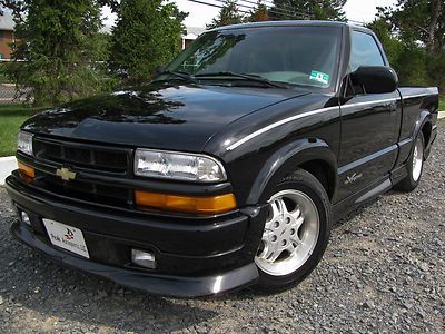 Rare 2000 chevy s10 xtreme only 76k miles 1-owner no accidents black cd auto