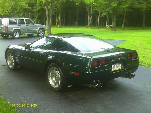 1994 corvette base hatchback, excellent condition thruoghout.