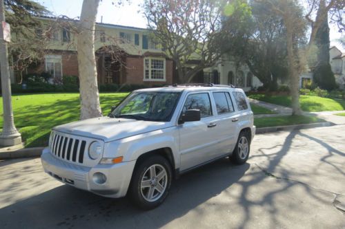 Excellent no reserve 07 limited custom leather  jeep patriot 1 owner 49k miles