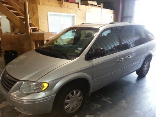 2005 chrysler: town &amp; country