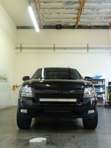 2008 chevy avalanche z71, all black, rare interior, loaded, clean, must see