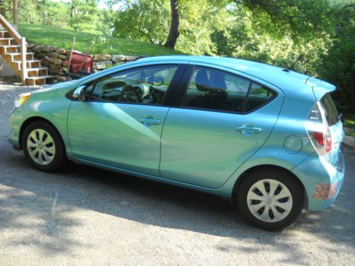 Prius c 2012 2wd 5dr hb two - summerrain - moving sale