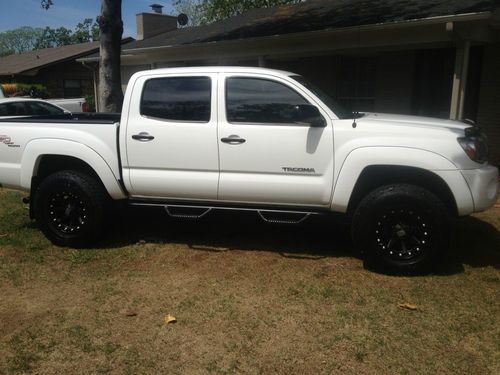 2010 toyota tacoma sr5 trd... excellent condition. 36k miles, double cab 4x4