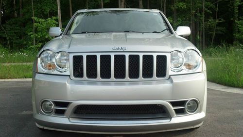 Srt8   very low miles! super clean! maintained! ready to go!