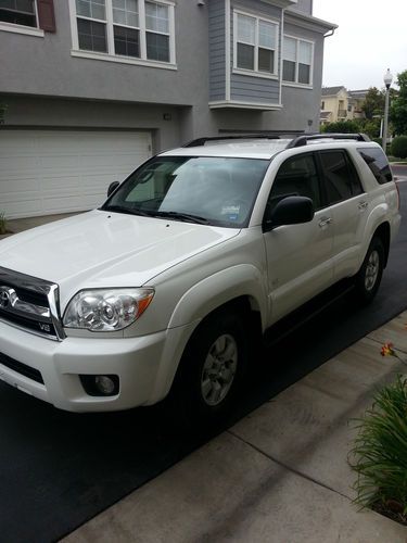 Toyota 4 runner sr5 v8  excellent condition with low mileage