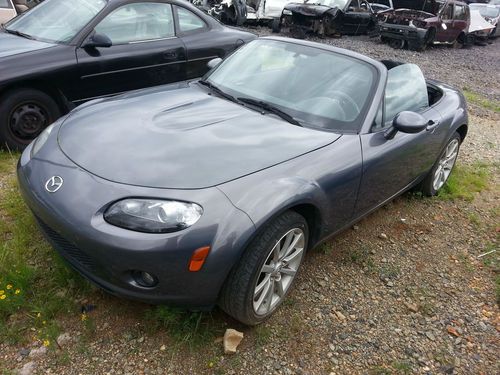 2-door convertible soft top, power everything, a/c &amp; heat, great speakers