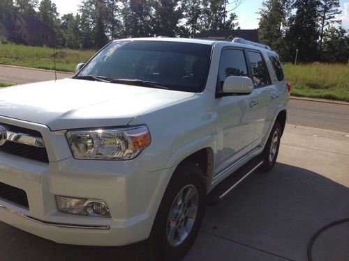 2013 toyota 4runner 4wd sr5 loaded w/ upgrades and extras (lthr/nav) 4700 miles.