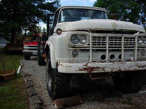 Ford 2 ton 4x4 truck monster rock crawler 16' bed 44" tires