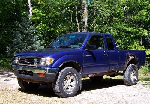 1995 toyota tacoma extended cab pickup 2door 3.4l running &amp; driveable 4 parts