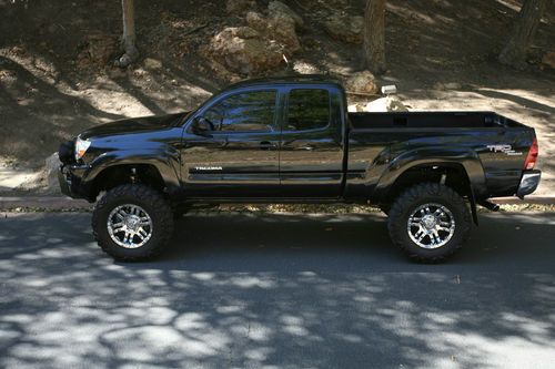 2007 toyota tacoma sr5 trd 4x4 with over $10000 in upgrades low milage
