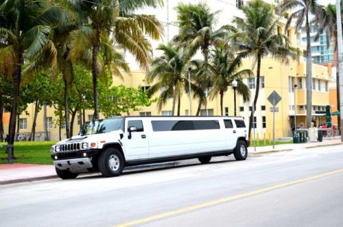 Limousine hummer h2, 2008, almost new with 10,318 miles  decorate like a cassino