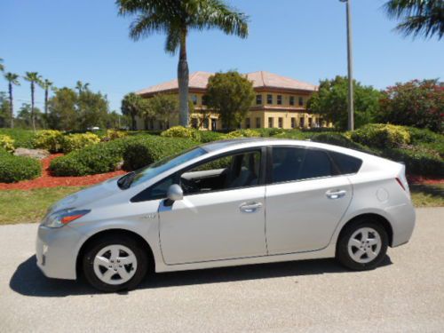 Beautiful florida 2010 (new body style) prius iii 50mpg! 1-owner and serviced!