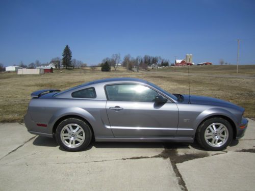 2007 mustang gt  &#034;like new&#034;  &#034;very low miles&#034;