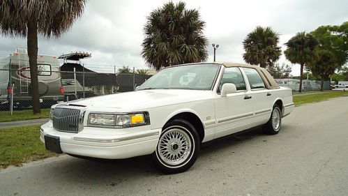 1995 lincoln town car signature , true one owner , low miles , heat seats