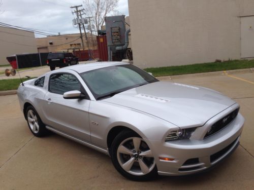 2013 ford mustang gt 5.0 with sync and tech pkg 6 speed