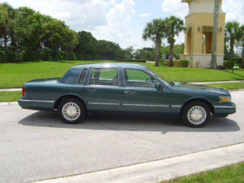 1996 lincoln town car signature sedan 4-door 4.6l