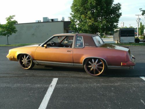 Olds cutlass supreme custom lowrider color changing paint, 22&#034; wheels hydraulics
