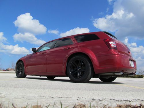 2005 dodge magnum r/t with fresh remaned 5.7l- **only 1k miles**