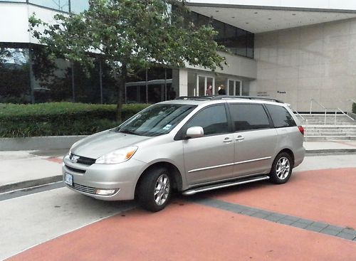 Toyota sienna minivan xle w/dvd package
