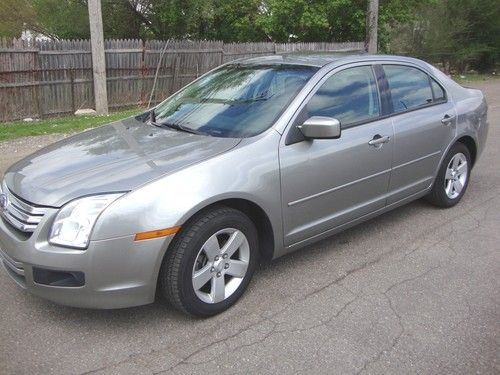 2009 ford fusion se sedan 2.3l -- only 35k miles -- one owner -- low reserve!!