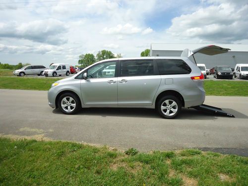 2012 toyota sienna wheelchair/handicap ramp van rear entry conversion