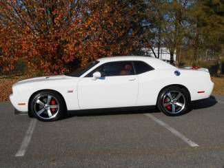 2013 dodge challenger 392 hemi 6.1l white srt8!