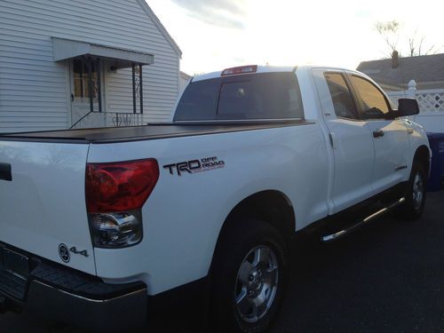 2007 toyota tundra sr5, trd, 4wd, 5.7 v8 in mint condition!