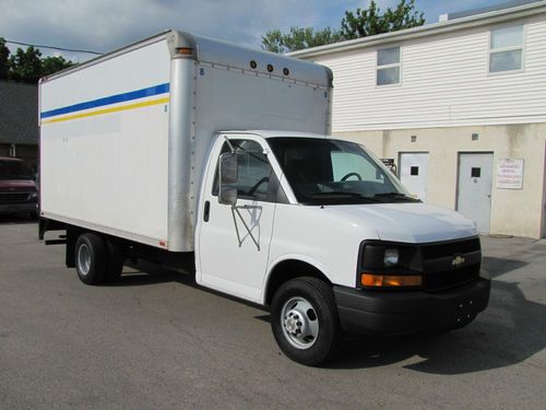 Chevrolet express 3500 liftgate box truck!!! dual tires!!! new transmission!!!