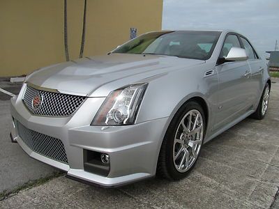 Cts-v supercharged sedan *only 28,800 miles* navigation - pano roof - 19" wheels