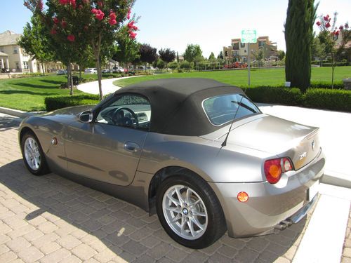 Immaculate 2004 bmw z4 2.5i convertible 2-door 2.5l