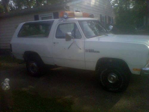 1986 Dodge Ramcharger only 33 K miles Factory rollbar, image 3