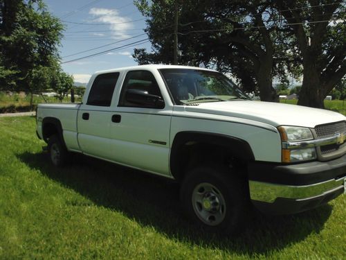 2500 hd, 4x4, automatic, tow package, low miles, dual climate control, clean