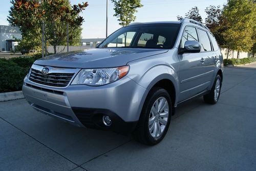 2012 subaru forester 2.5x touring package. only 1k miles! amazing condition.