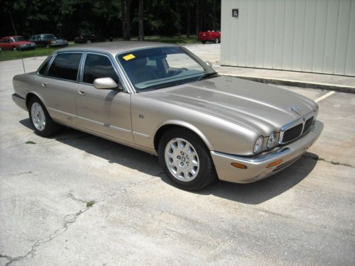 Beautyfull xj8 with no reserve