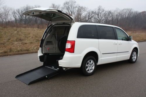 13 chrysler town &amp; country touring handicap accessible wheelchair van loaded!