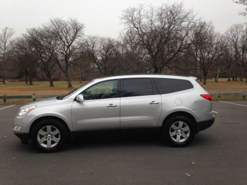 2011 chevrolet traverse lt awd 4x4 great condition low reserve  7 passenger