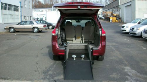 2011 toyota sienna le handicap mobility wheelchair van rear loading ramp