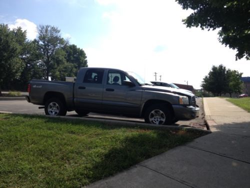 Gray, 4x4, v8 4.7 great condition, quadcab