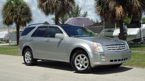 2006 cadillac srx v6 with low miles , pano roof and 3 row seating, new tires