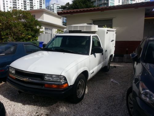 2001 chevrolet s10 extended cab 4.3l.refrigerated  food truck heated  needs tlc