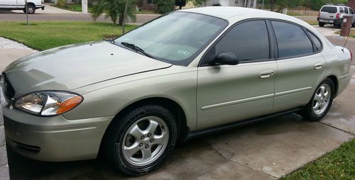 2006 ford taurus se low mileage gold clean title very good vehicle