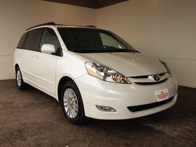 2008 toyota sienna xle heated leather, sunroof, financing available